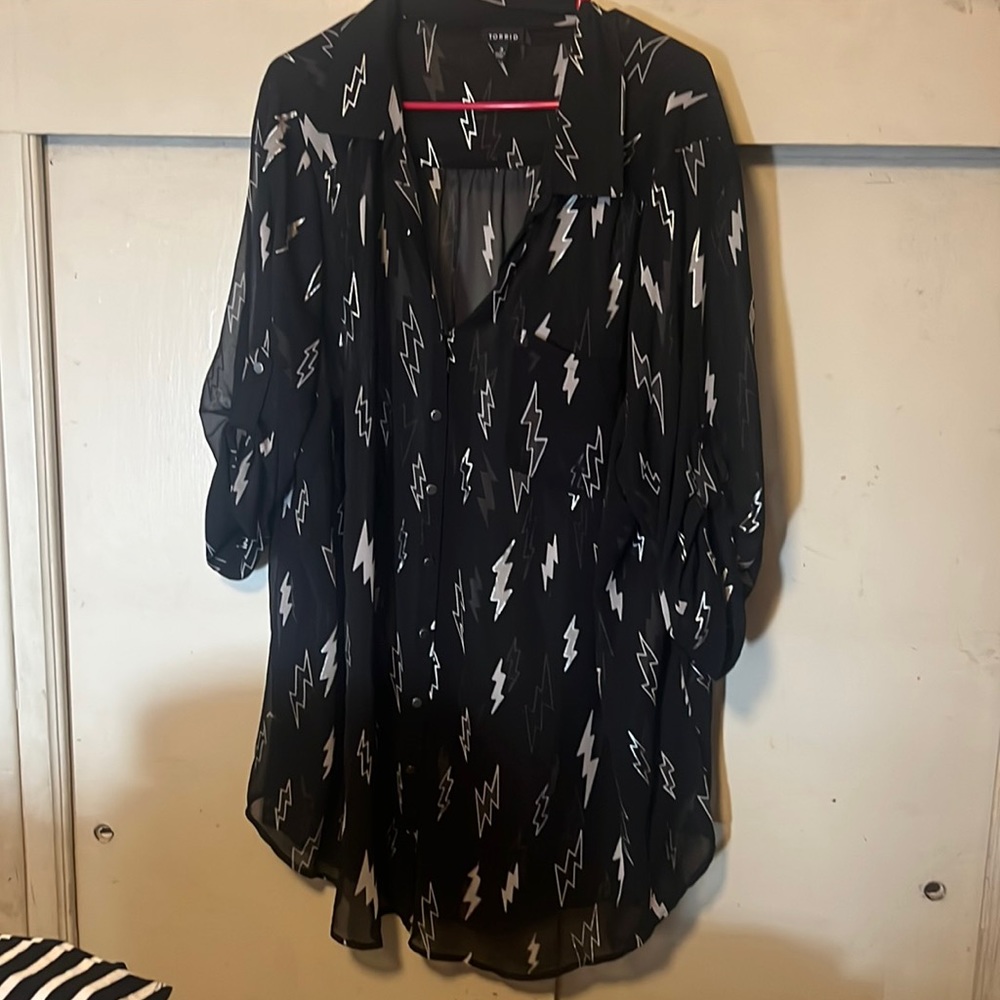 Torrid-CHIFFON COLLARED BUTTON-FRONT TUNIC SHIRT-Torrid brand size 3